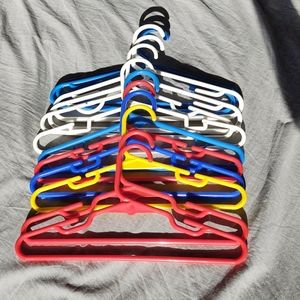 12 toddler multicolor pack of hangers.